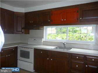 2106 Williamsburg Road Huntingdon Valley, PA 19006 - Photo 6 of 12 Kitchen