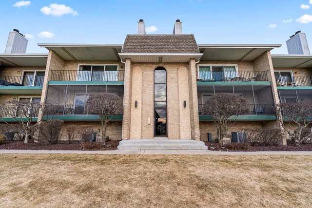 $259,900 | 15712 South Sunset Ridge Court, Unit 1N, Orland Park, IL 60462