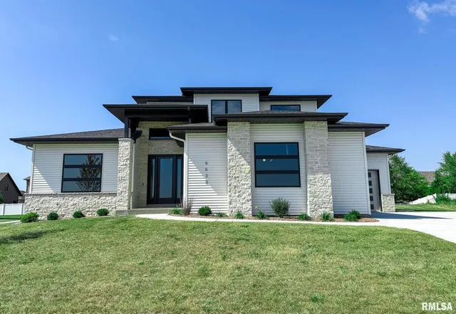 $875,000 | 6638 Pelican Street, Bettendorf, IA 52722