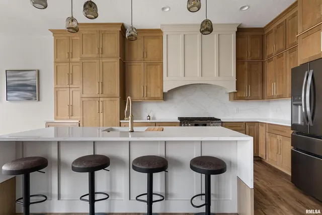 $875,000 | 6638 Pelican Street, Bettendorf, IA 52722