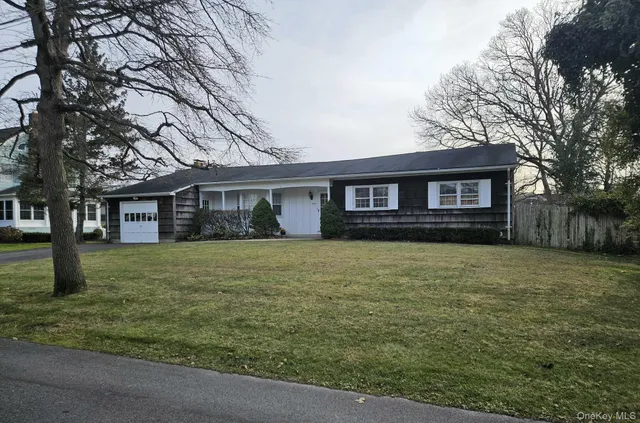 $840,000 | 182 Connetquot Drive, Oakdale, NY 11769