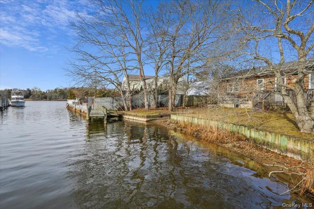 $840,000 | 182 Connetquot Drive, Oakdale, NY 11769