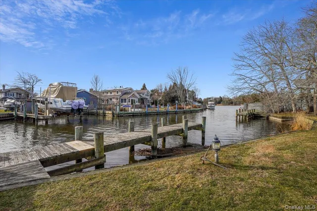 $840,000 | 182 Connetquot Drive, Oakdale, NY 11769