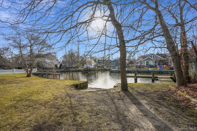 $840,000 | 182 Connetquot Drive, Oakdale, NY 11769