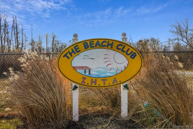 $840,000 | 182 Connetquot Drive, Oakdale, NY 11769