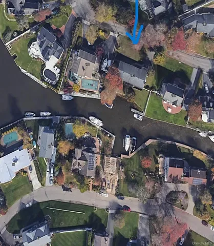 $840,000 | 182 Connetquot Drive, Oakdale, NY 11769