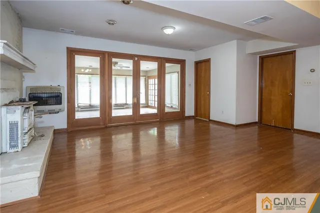 a view of an empty room and window