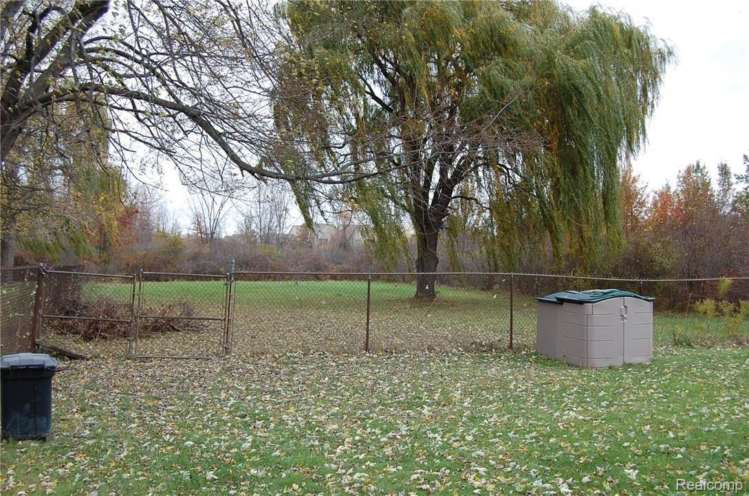 22100 King Road Trenton, MI 48183 - Photo 35 of 37 DSC_0043.JPG
