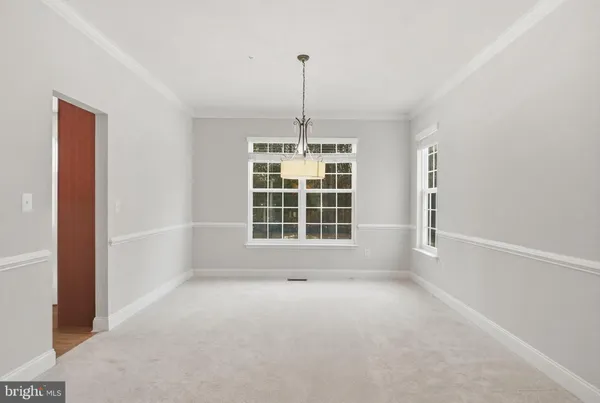 a view of empty room with a ceiling fan