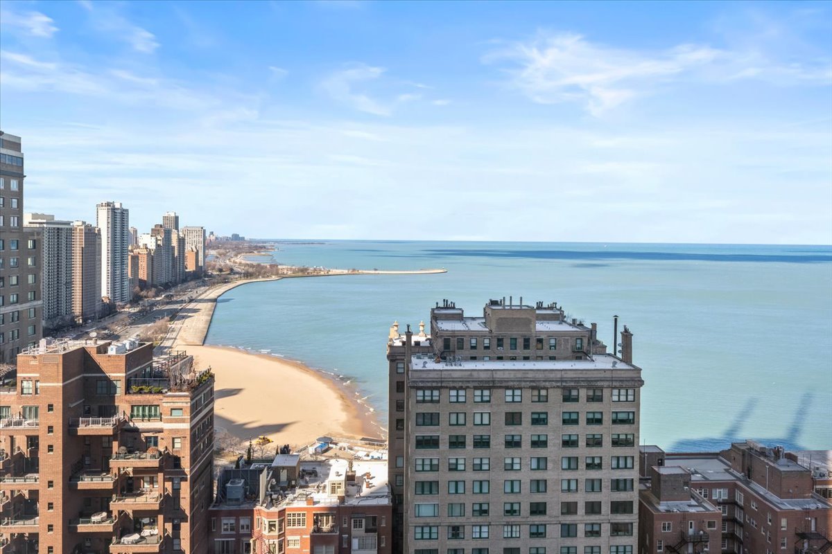 200 East Delaware Place, Unit 32AF Chicago, IL 60611 - Photo 11 of 56