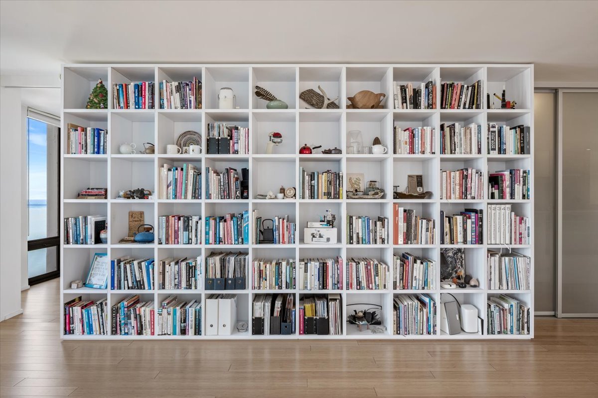 200 East Delaware Place, Unit 32AF Chicago, IL 60611 - Photo 13 of 56