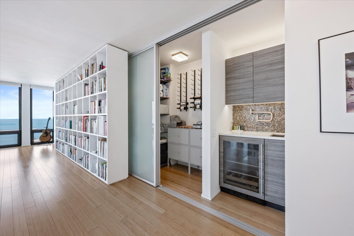 200 East Delaware Place, Unit 32AF Chicago, IL 60611 - Photo 15 of 56