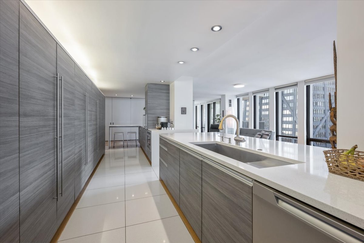 200 East Delaware Place, Unit 32AF Chicago, IL 60611 - Photo 24 of 56