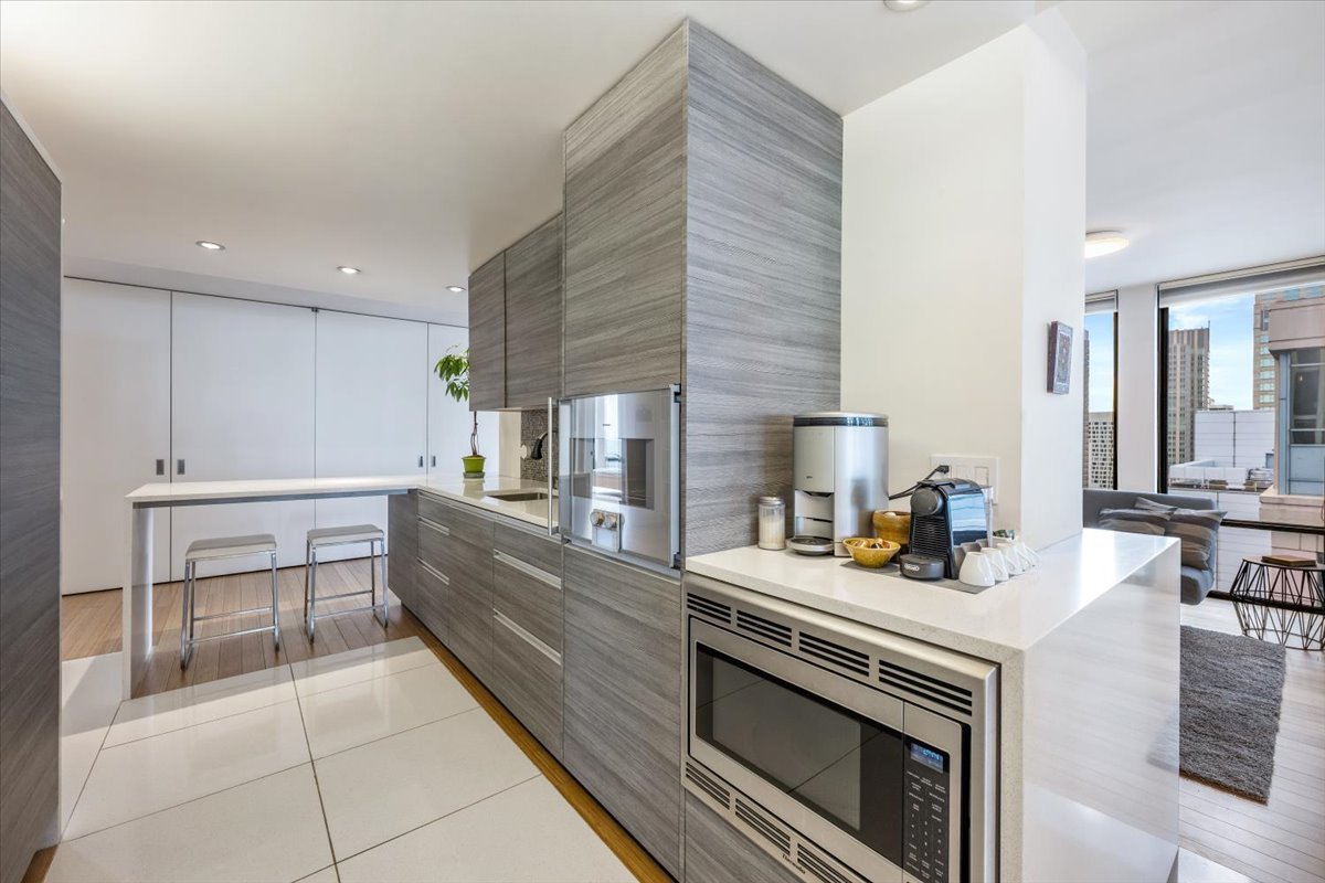 200 East Delaware Place, Unit 32AF Chicago, IL 60611 - Photo 25 of 56