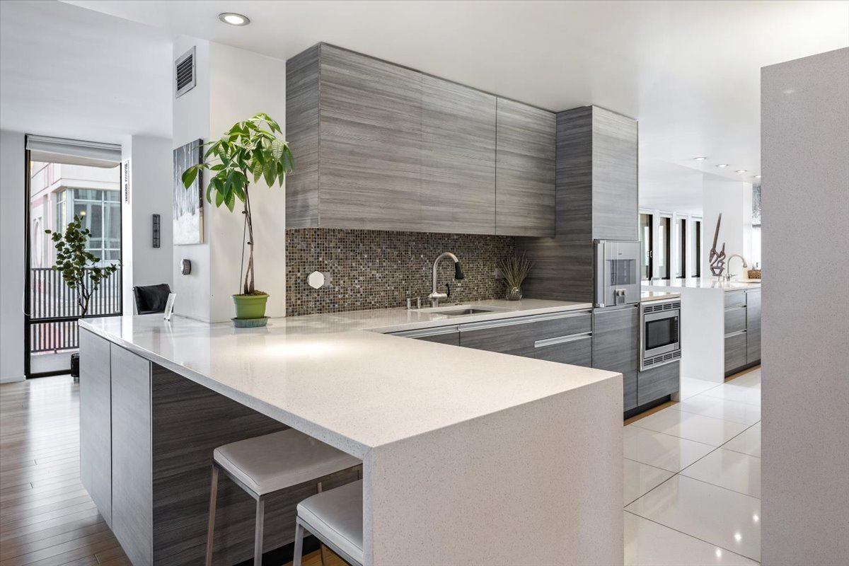 200 East Delaware Place, Unit 32AF Chicago, IL 60611 - Photo 28 of 56