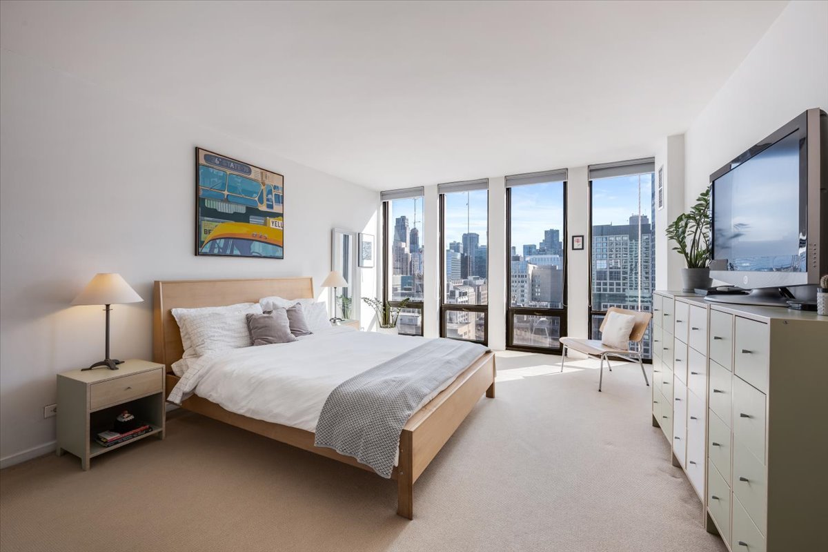 200 East Delaware Place, Unit 32AF Chicago, IL 60611 - Photo 33 of 56