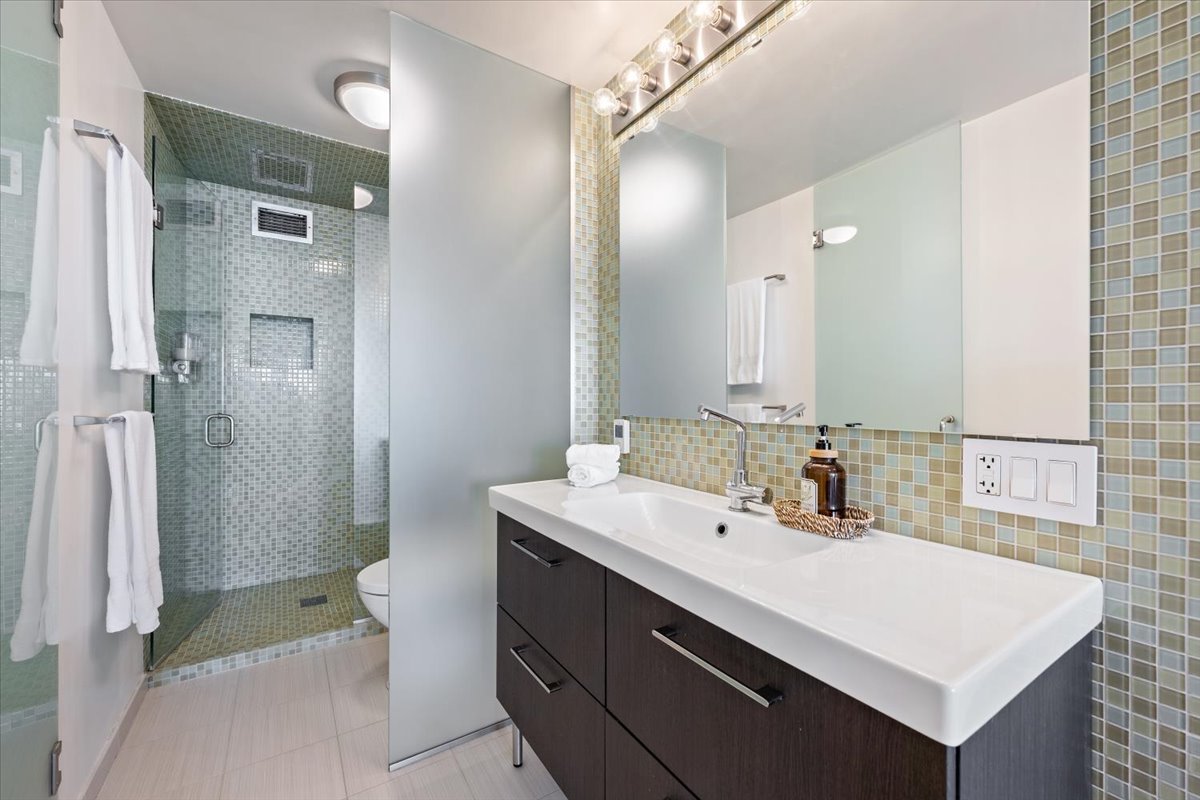 200 East Delaware Place, Unit 32AF Chicago, IL 60611 - Photo 47 of 56