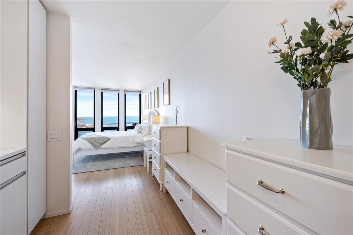 200 East Delaware Place, Unit 32AF Chicago, IL 60611 - Photo 48 of 56