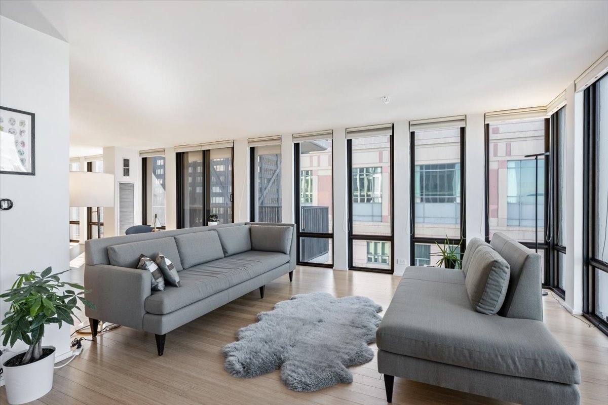 200 East Delaware Place, Unit 32AF Chicago, IL 60611 - Photo 7 of 56