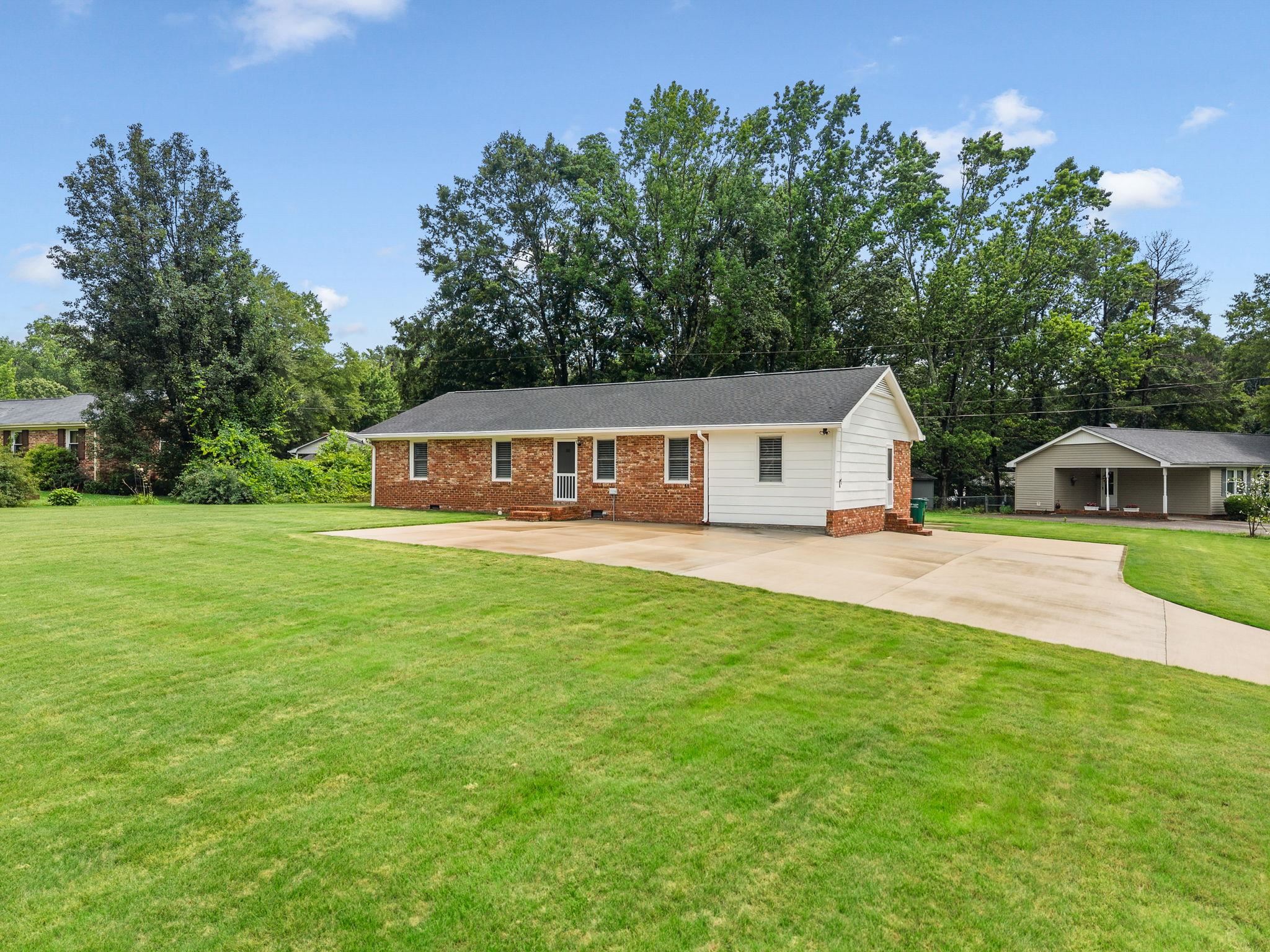 175 Foster Street Cowpens, SC 29330 - Photo 3 of 37