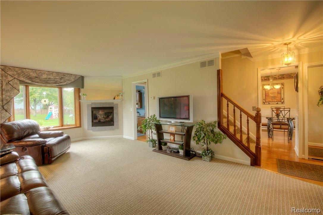 45044 Lemont Road Canton, MI 48187 - Photo 12 of 34 14 FR.jpg
