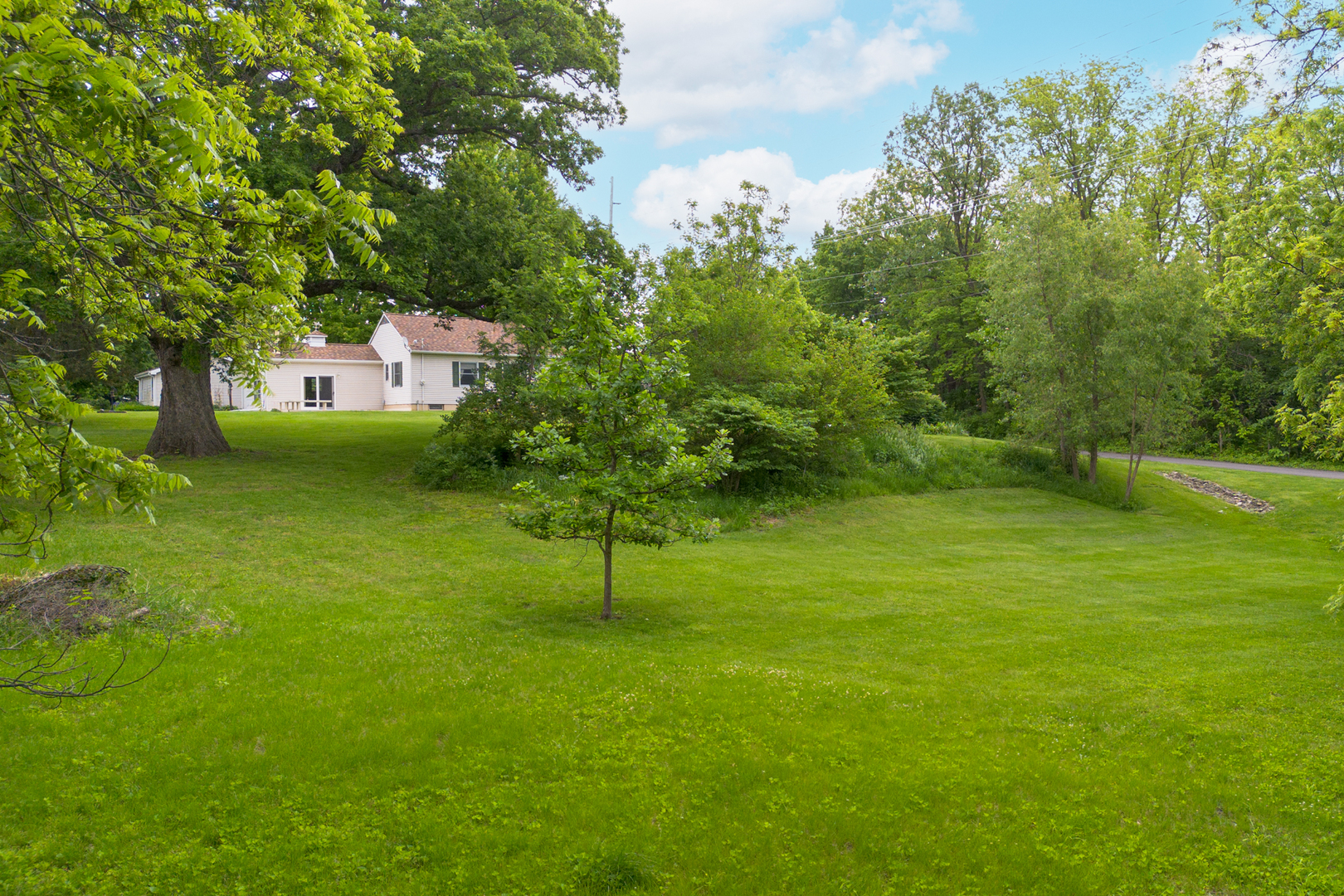 698 North 2853rd Road LaSalle, IL 61301 - Photo 26 of 39 a house view with a garden