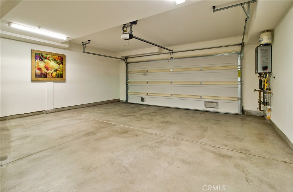 985 Doheny Way Dana Point, CA 92629 - Photo 21 of 53 an empty room with a ceiling fan