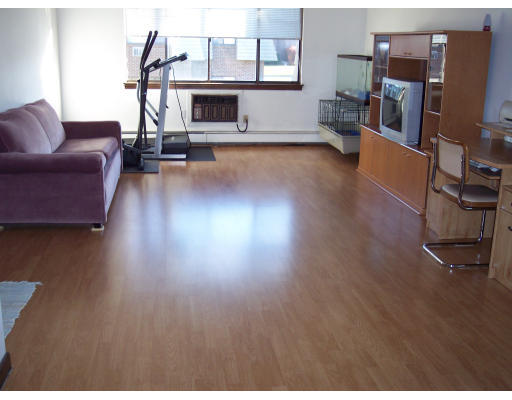 1 Hallmark Gardens, Unit 8 Burlington, MA 01803 - Photo 2 of 8