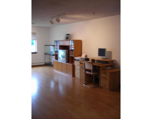 1 Hallmark Gardens, Unit 8 Burlington, MA 01803 - Photo 3 of 8