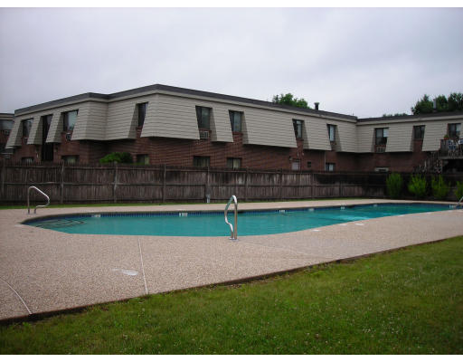 1 Hallmark Gardens, Unit 8 Burlington, MA 01803 - Photo 6 of 8