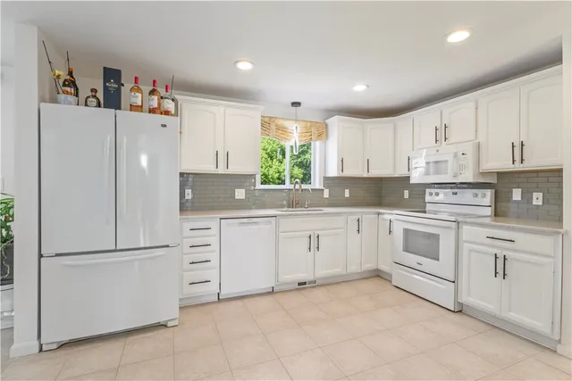 $779,900 | 6 Fleuette Drive, Bellingham, MA 02019