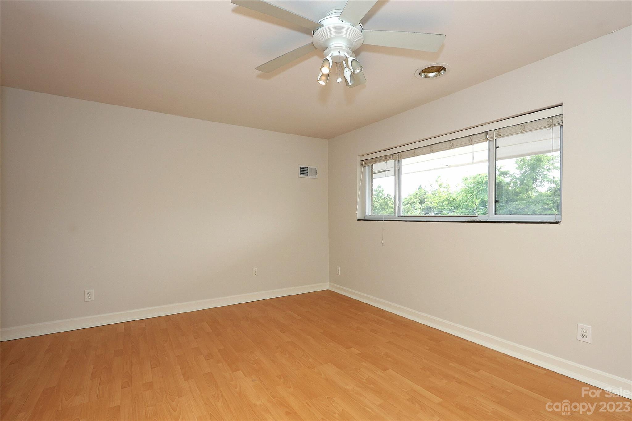 3010 Crosby Road, Unit 220 Charlotte, NC 28211 - Photo 19 of 39 an empty room with a window