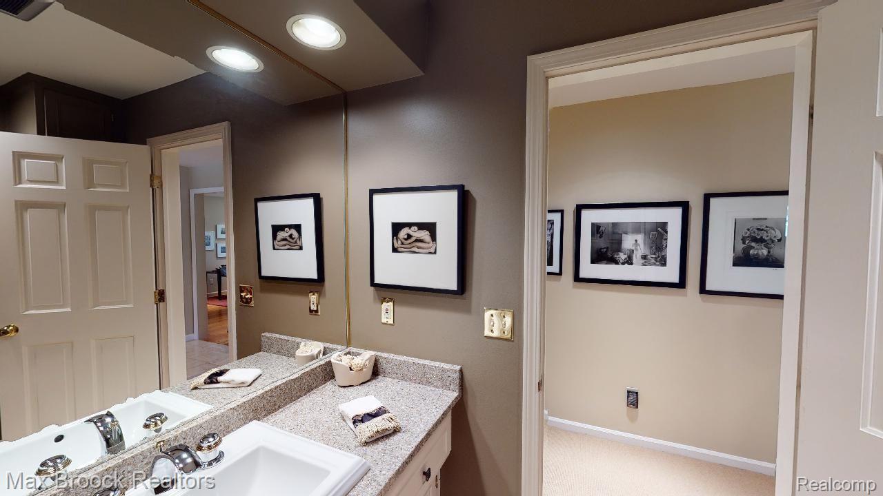 4146 Nearbrook Road Bloomfield Hills, MI 48302 - Photo 33 of 67 Half Bath - 1st Floor.jpg