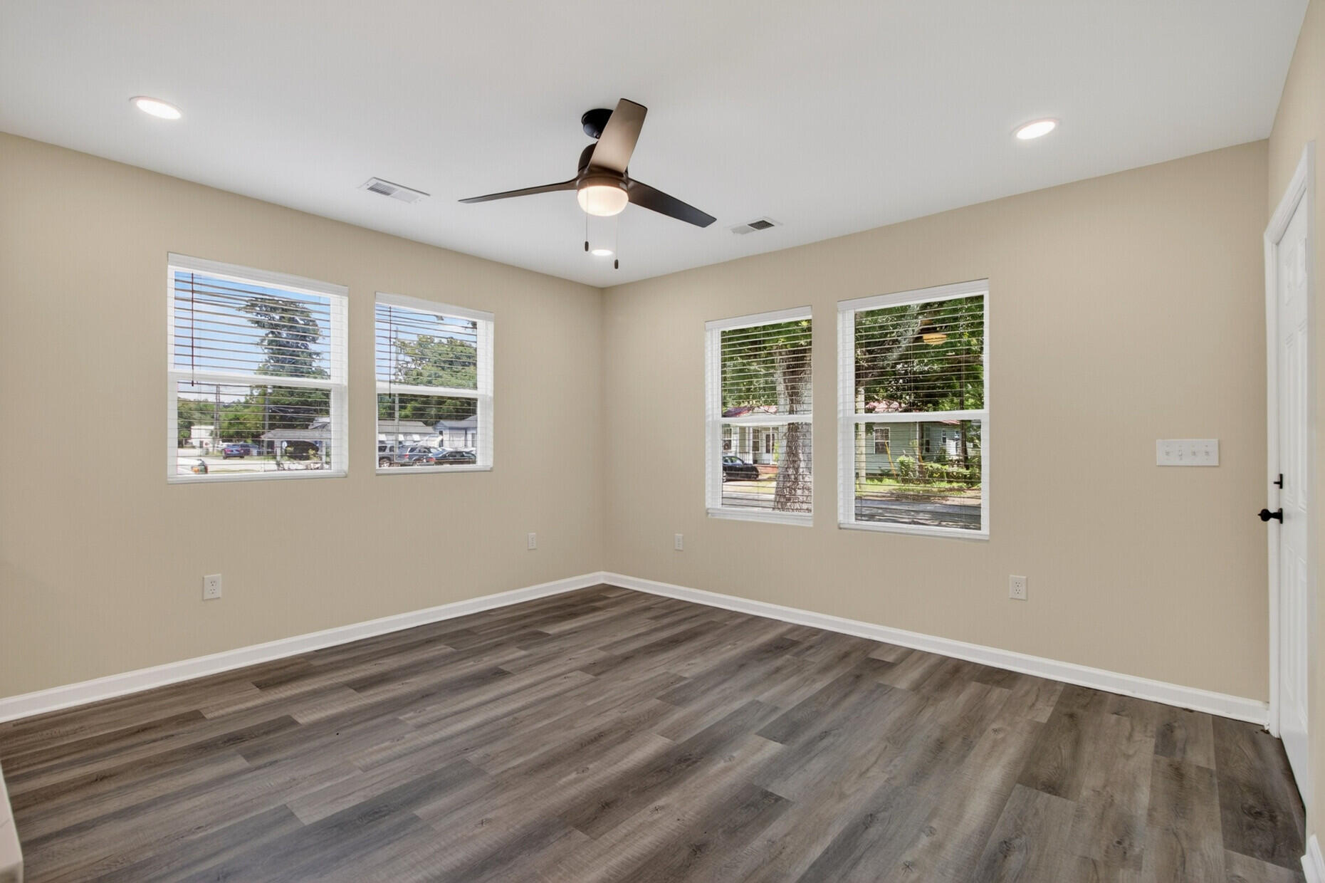 2116 Commander Road North Charleston, SC 29405 - Photo 6 of 32