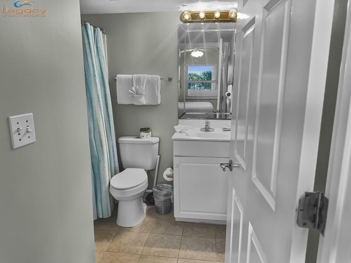 866 Santa Rosa Boulevard, Unit 106 Fort Walton Beach, FL 32548 - Photo 11 of 33 Pelican Isle Primary Bath