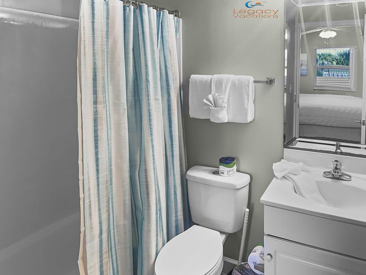 866 Santa Rosa Boulevard, Unit 106 Fort Walton Beach, FL 32548 - Photo 12 of 33 Pelican Isle Primary Bath 2