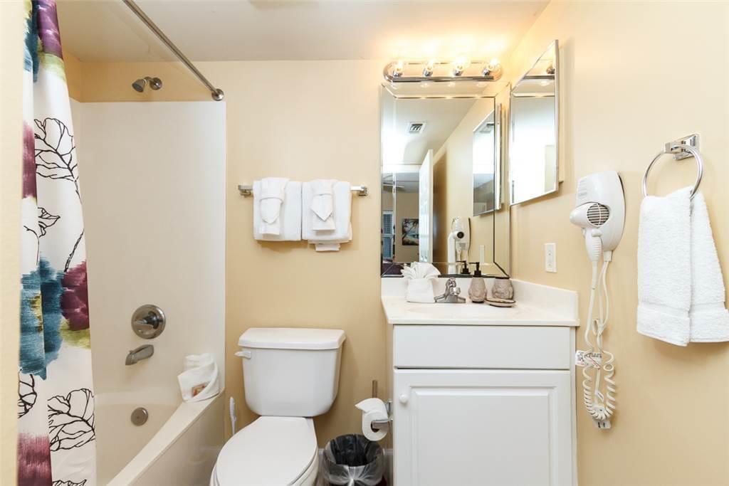 866 Santa Rosa Boulevard, Unit 106 Fort Walton Beach, FL 32548 - Photo 8 of 19 Pelican Isle Bathroom