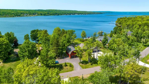 $775,000 | 41717 Half Moon Beach Road, Chassell, MI 49916
