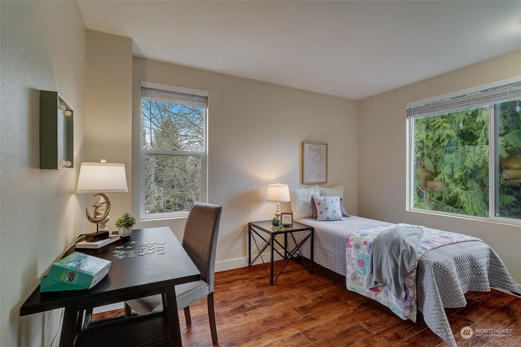 11873 Northeast 162nd Lane, Unit 121 Bothell, WA 98011 - Photo 20 of 32 a bedroom with a bed and a table in it
