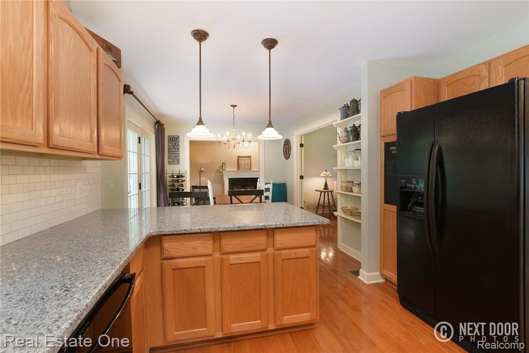 9232 Kestrel Ridge Road Brighton, MI 48116 - Photo 14 of 39 Granite counters