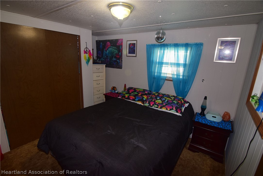 14 Henderson Road Lake Placid, FL 33852 - Photo 20 of 28 a bedroom with a bed and a dresser