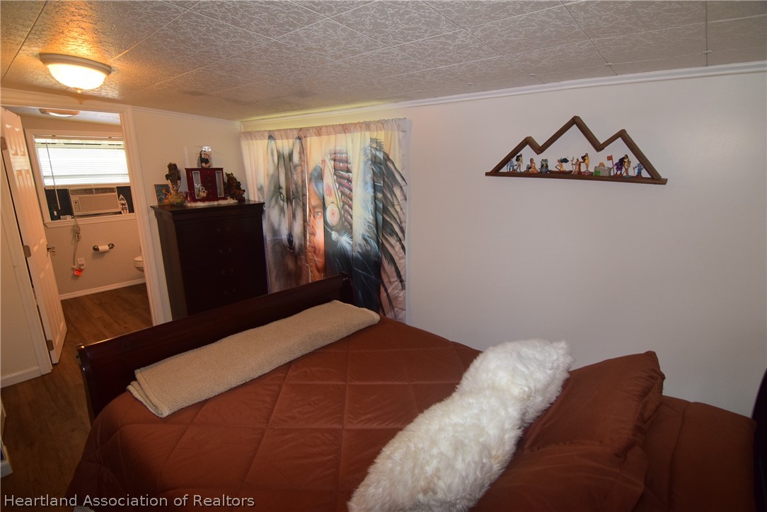 14 Henderson Road Lake Placid, FL 33852 - Photo 22 of 28 a bedroom with a bed and a black countertop
