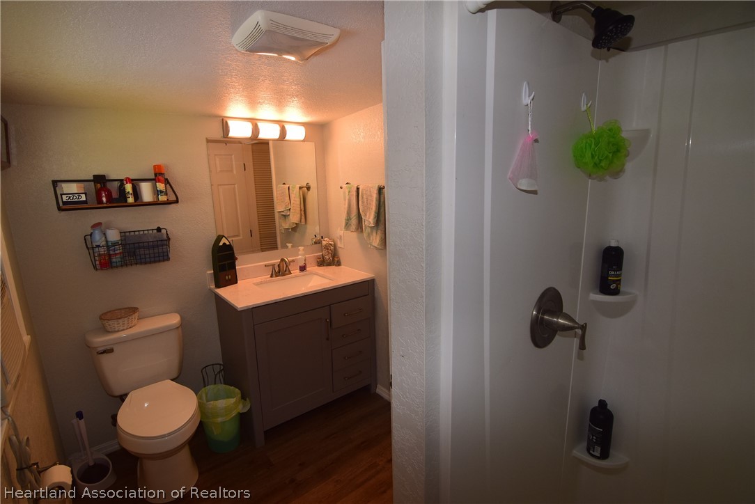 14 Henderson Road Lake Placid, FL 33852 - Photo 24 of 28 a bathroom with a sink toilet and shower