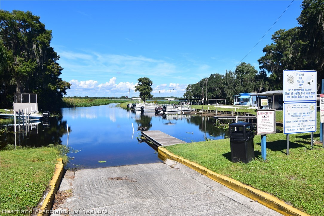 14 Henderson Road Lake Placid, FL 33852 - Photo 28 of 28 a view of a lake with houses