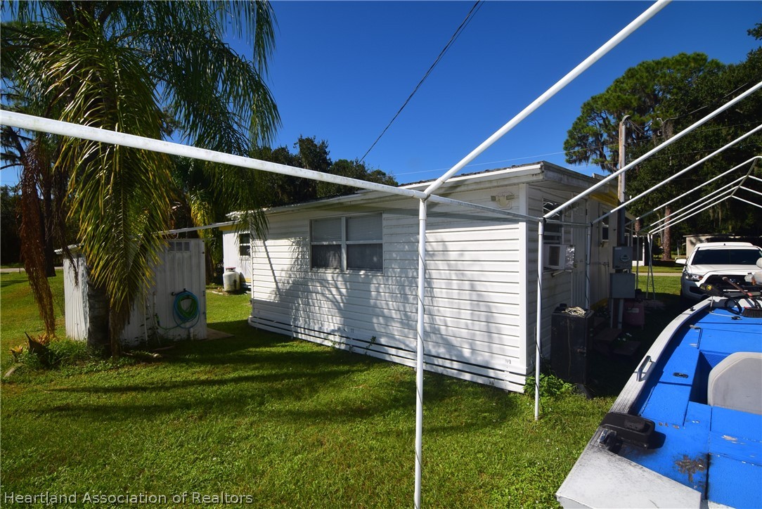 14 Henderson Road Lake Placid, FL 33852 - Photo 6 of 28 a view of a backyard with plants and a patio