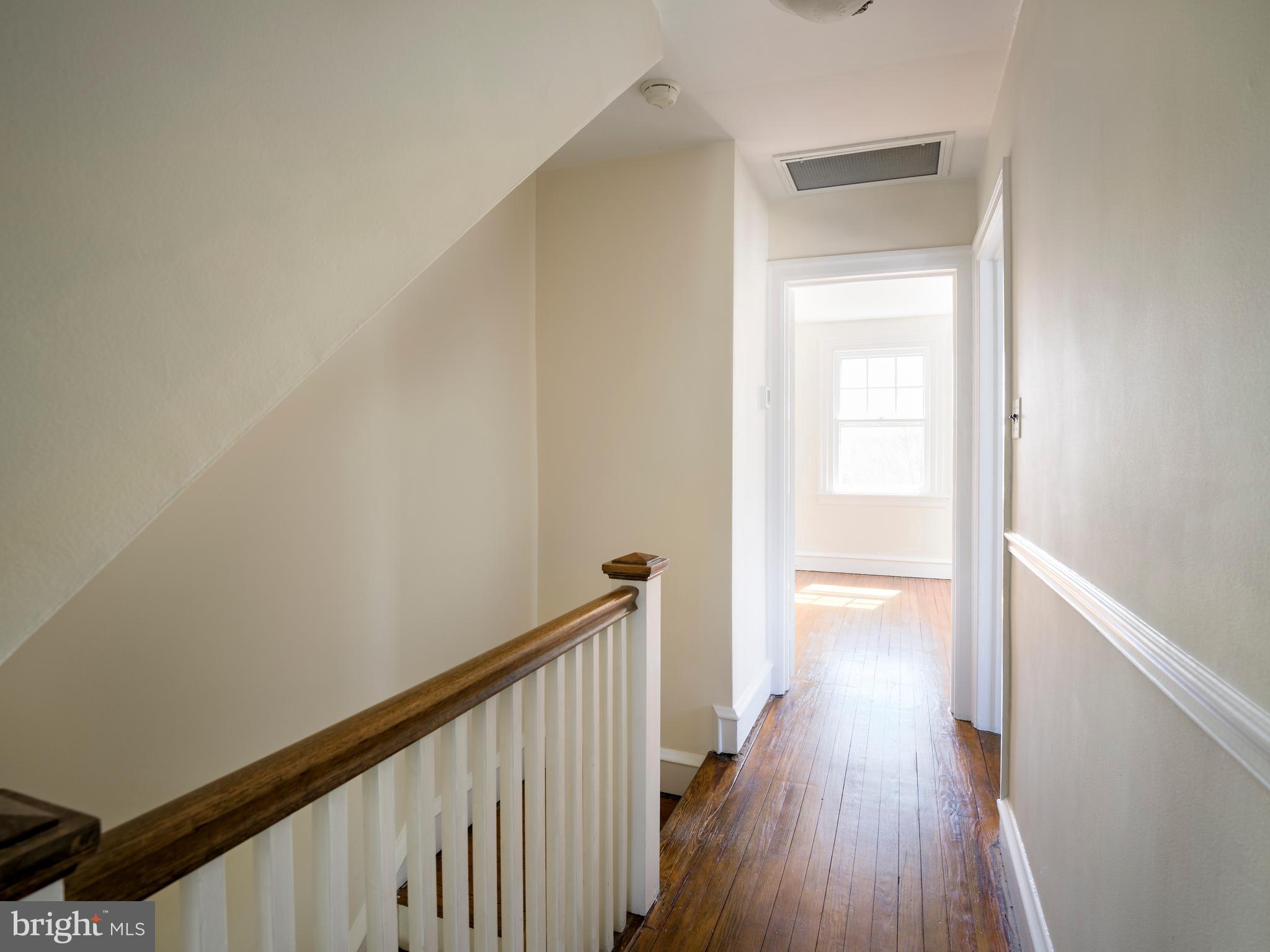 436 St Davids Avenue Wayne, PA 19087 - Photo 22 of 31 Hallway