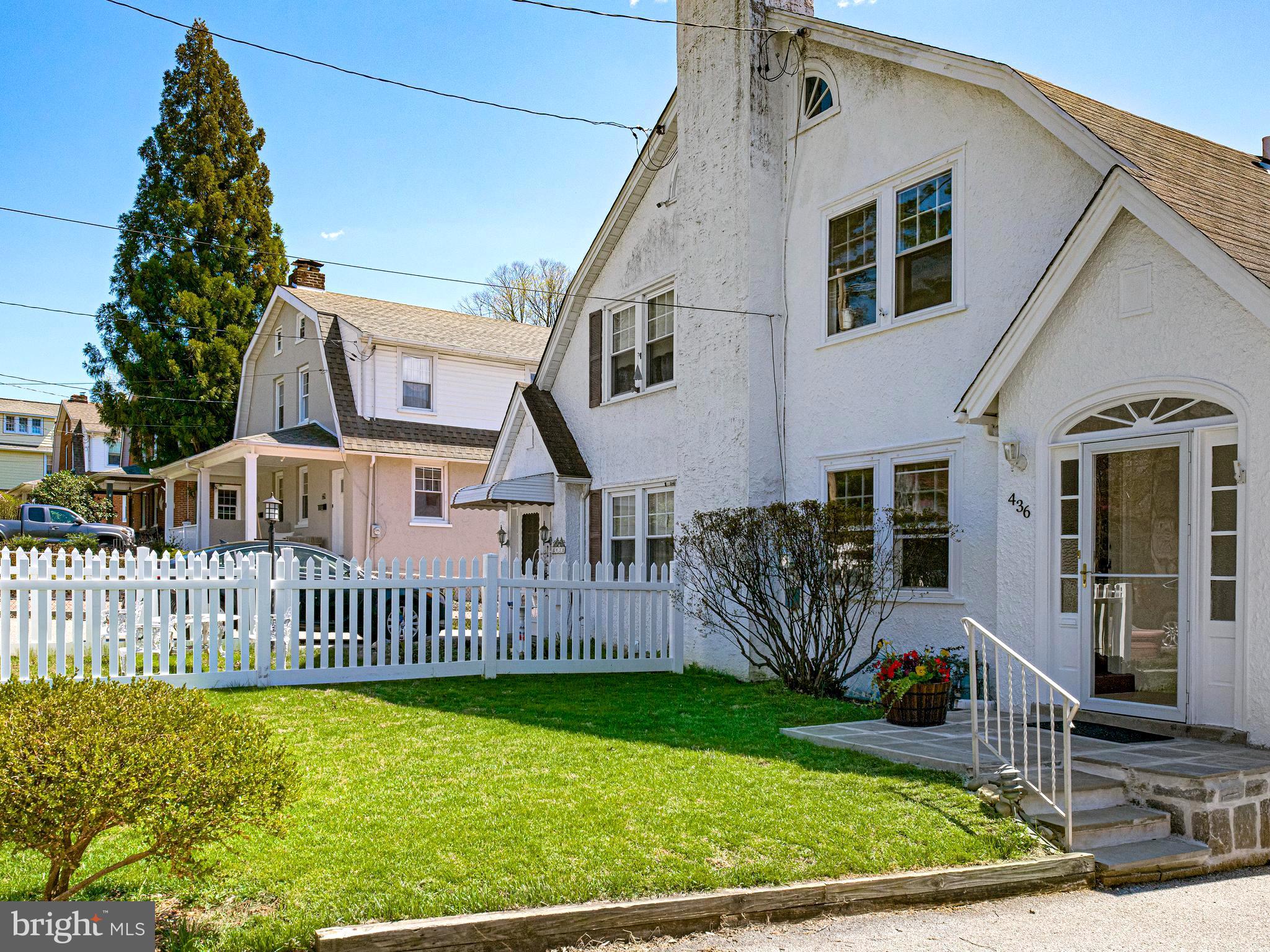 436 St Davids Avenue Wayne, PA 19087 - Photo 3 of 31 Front Yard