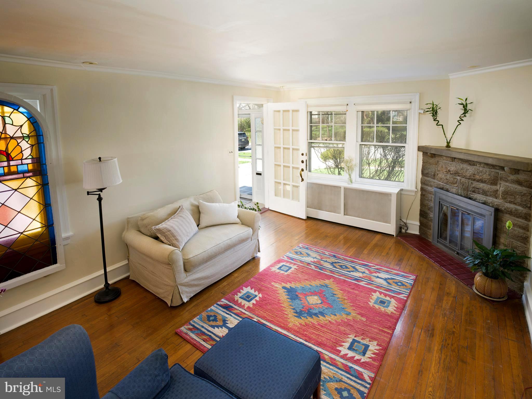 436 St Davids Avenue Wayne, PA 19087 - Photo 7 of 31 Living Room