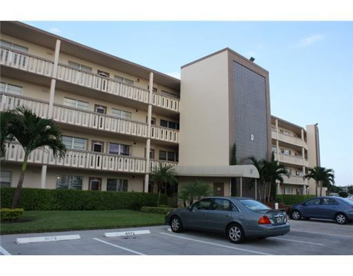 1070 Wolverton East, Unit 1070 Boca Raton, FL 33434 - Photo 1 of 10 Exterior Front