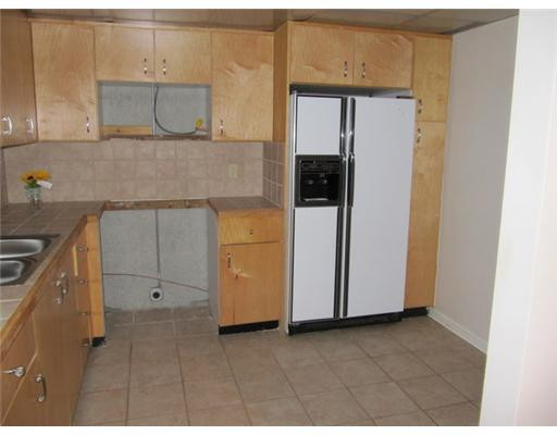 1070 Wolverton East, Unit 1070 Boca Raton, FL 33434 - Photo 6 of 10 Kitchen